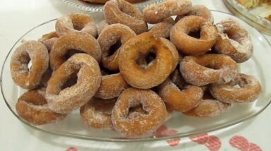 ROSQUINHAS FRITAS PARA O CAFÉ DA TARDE - COM APENAS 2 OVOS RENDE MUITO!! SIMPLESMENTE DELICIOSAS!!