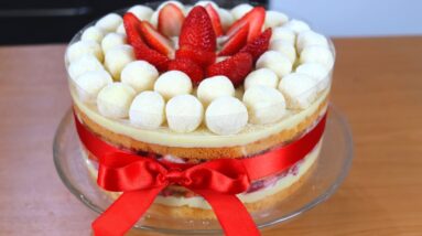 BOLO DE LEITE NINHO COM MORANGO