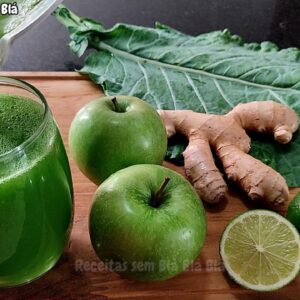 PODEROSO SUCO VERDE DETOX DE COUVE, MAÇÃ, LIMÃO E GENGIBRE | DESCUBRA OS BENEFÍCIOS!